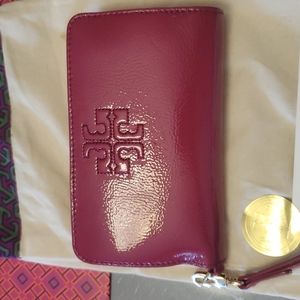 Tory burch HP new patent leather bi fold wristlet raspberry dust bag And Bag Tb